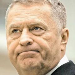 В Екатеринбурге назвали новую улицу. Случайно оказалось, что на картах и в документах 15 лет у неё было старое название. Недовольный житель подал протест. Сделали голосование: 1. Вернуть старое название, 2. Оставить новое, 3. Дать третье. Спросили у Царя Соломона. Царь ответил: Старому - старое, новому -новое, вернитесь на начало. Тогда спросили у Рабиновича. Рабинович сказал: Пусть нечетная сторона улицы носит первое название, а четная сторона - второе. Армянское радио подумало и сказало: Новое - это хорош